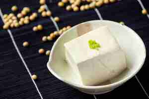 Gratis foto tofu gemaakt van sojabonen voedsel voedingsconcept.