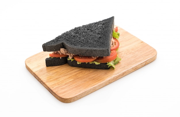 Tonijn houtskool sandwich