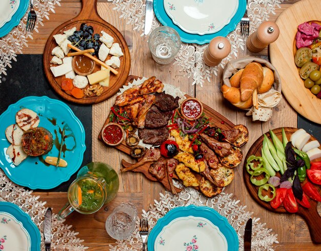 Traditionele kebab set bovenaanzicht