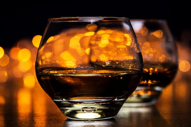 Gratis foto twee glazen cognac