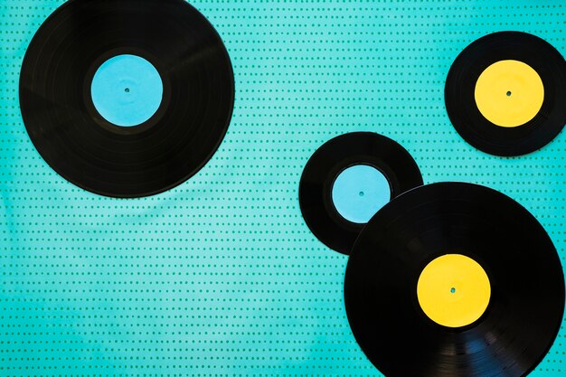 Twee grote en twee kleine vinyls