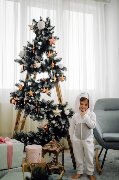 Twee zus poseren voor foto tijdens familiefotografie