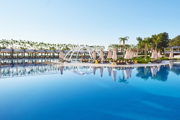 Typ entertainmentcomplex. Het populaire resort met zwembaden en waterparken in Turkije. Luxe hotel. Toevlucht.