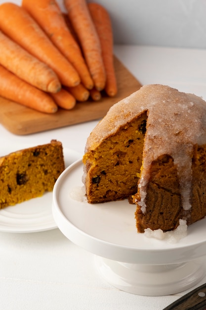 Gratis foto uitzicht op cake gemaakt van wortelen