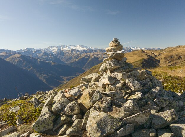 Uitzicht op de hoogste bergen in de Pyreneeën.