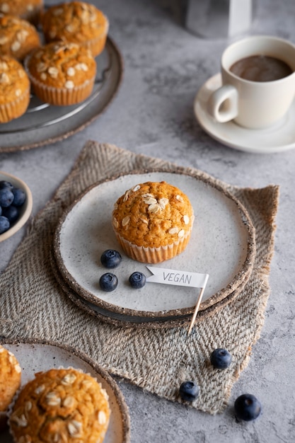 Gratis foto uitzicht op gebakken muffins gedaan door veganistische bakkerij