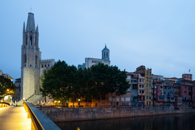 Uitzicht op Girona in de ochtend. Catalonië