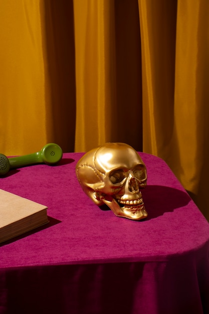 Gratis foto uitzicht op gouden schedel
