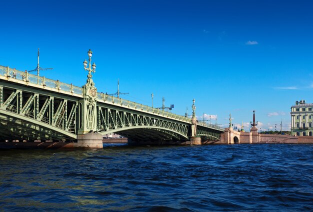 Uitzicht op St. Petersburg. Trinity Bridge
