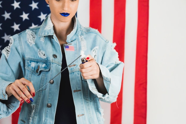 Gratis foto usa onafhankelijkheidsdag concept met punk vrouw