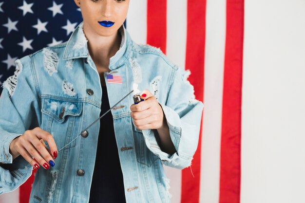 Usa onafhankelijkheidsdag concept met punk vrouw