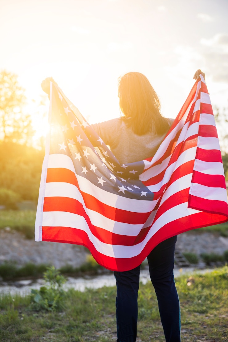 Gratis Foto usa onafhankelijkheidsdag concept met vrouw