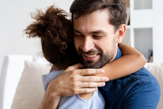 Vader brengt tijd samen met zijn meisje door