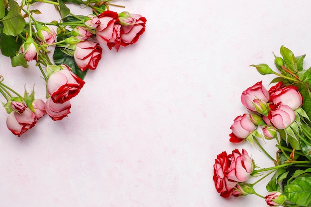 Valentijnsdag achtergrond, Valentijnsdag kaart met rozen, bovenaanzicht
