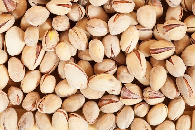 Veel pistachenooien.