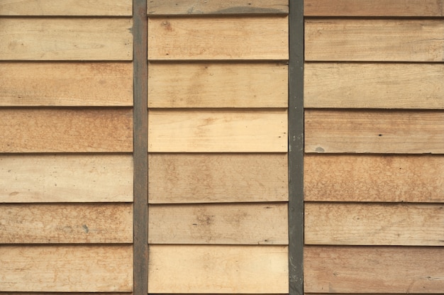 Venster met houten planken