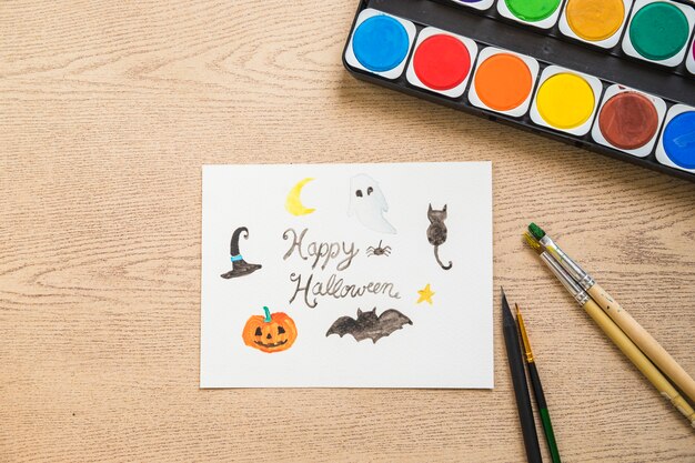 Verf en borstels dichtbij Halloween-tekening