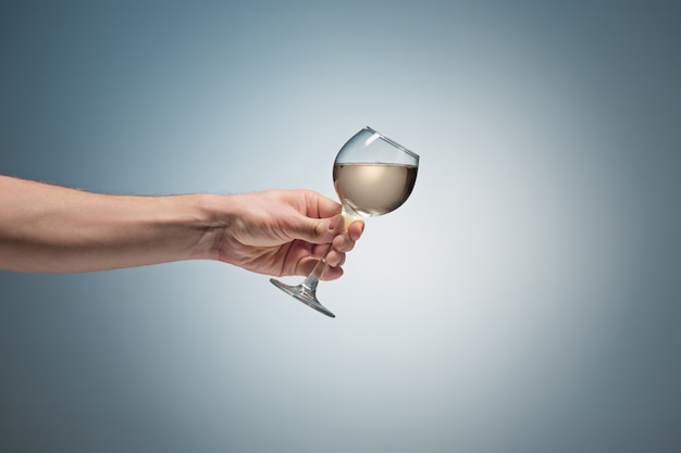 Vergrote weergave van witte wijn glas