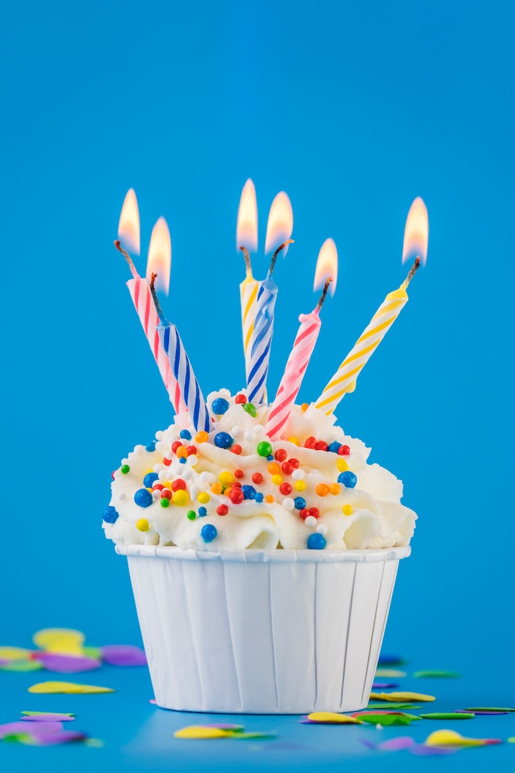 Gratis Foto verjaardag cupcake met kaarsen