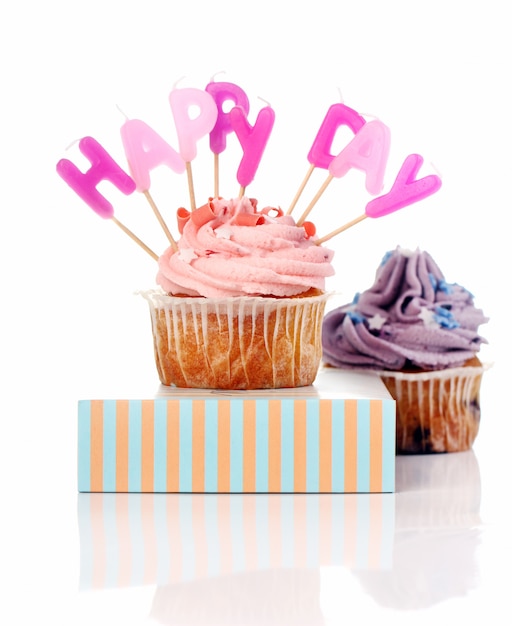 Verjaardag cupcakes met colorul latters
