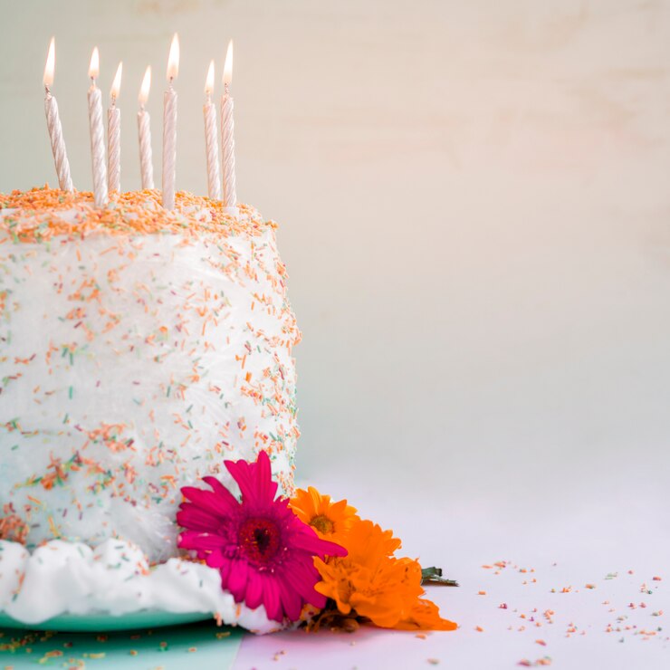 Gratis Foto verjaardagscake voor waterverfachtergrond