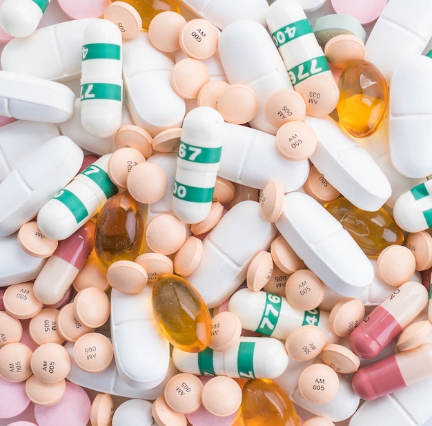 Gratis foto verpakkingen van pillen en capsules van medicijnen
