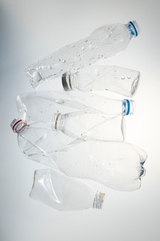 Verpletterde plastic flessen voor recycling