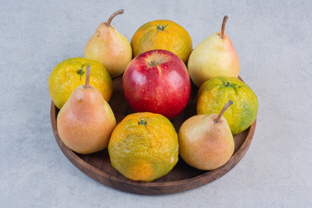 Vers biologisch fruit. Appel, peer en mandarijnen.