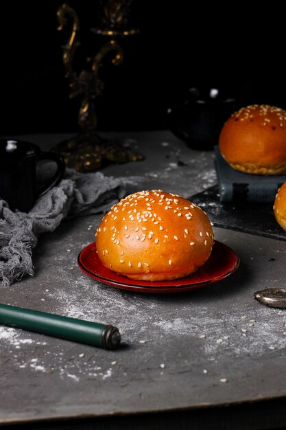 Vers gebakken burgerbroodje met hagelslag