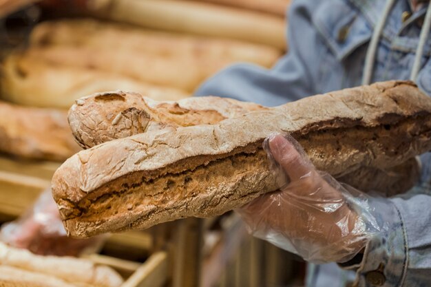 Vers gebakken stokbrood close-up