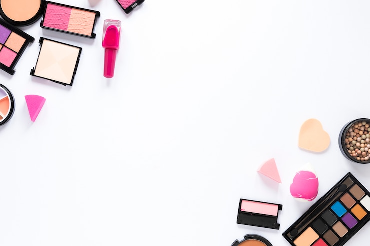 Gratis Foto verschillende cosmetica verspreid op tafel