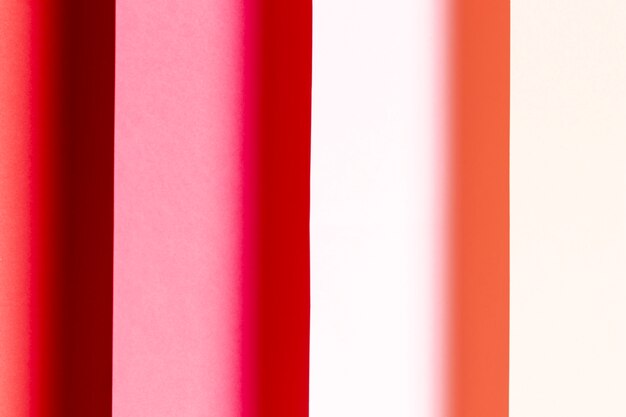 Verschillende tinten rood papier close-up