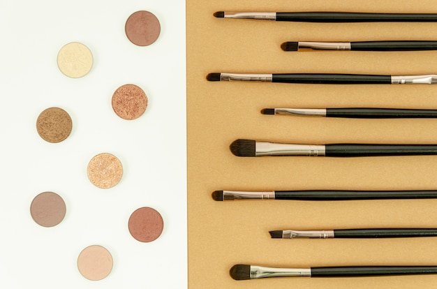 Verschillende zwarte borstels voor make-up