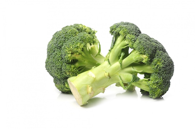 Verse broccoli geïsoleerd