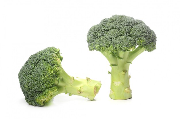 Verse broccoli geïsoleerd