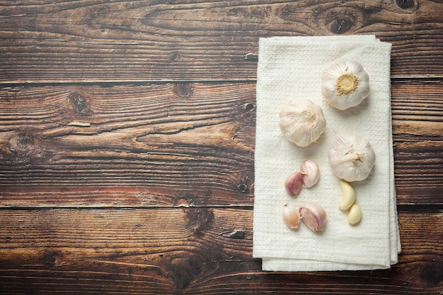 Verse rauwe knoflook klaar om te koken