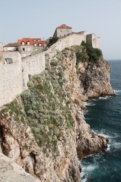 Verticaal schot van de muren van muralles de dubrovnik Kroatië