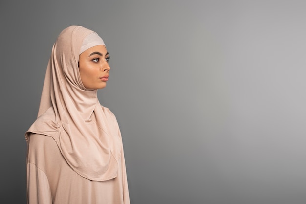 verticaal, van, vrouw, vervelend, hijab, isolated