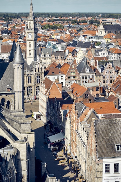 Verticale hoge hoekopname van gebouwen in Gent, België