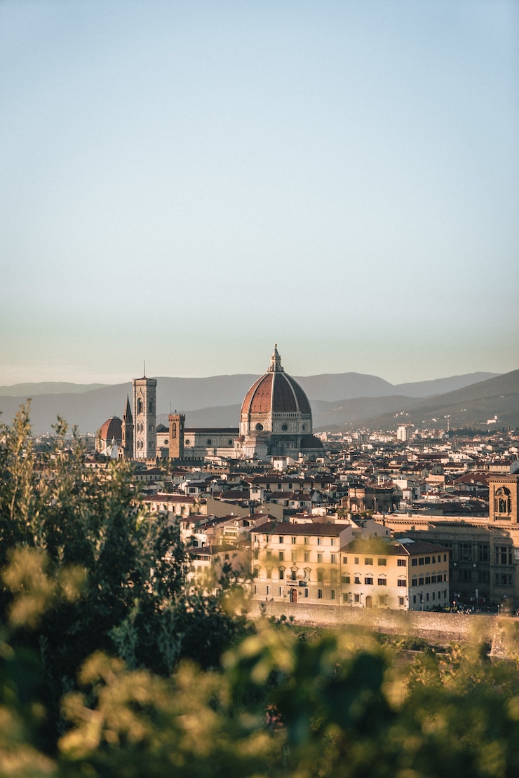 Gratis Foto verticale opname van de gebouwen in florence, italië vanaf een heuvel