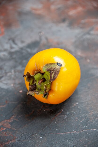 Verticale weergave van organische natuurlijke gele diospyros kaki