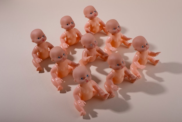 Verzameling plastic babypoppen voor kinderen