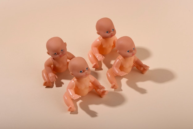 Verzameling plastic babypoppen voor kinderen