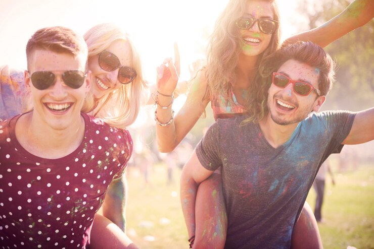 Gratis Foto viering van de zomer met vrienden