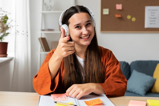 Gratis foto virtueel klaslokaal en studieruimte