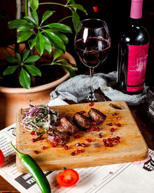 Vlees kebab op de tafel