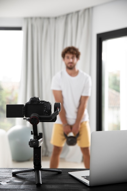 Vlogger die sport-tutorials maakt