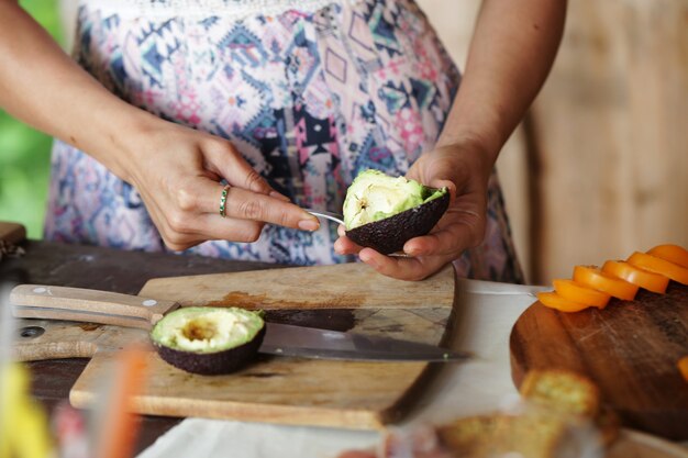 Voedsel klaarmaken voor een picknick