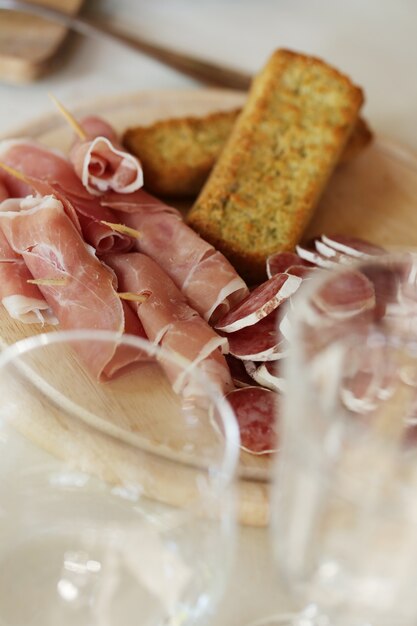 Voedsel klaarmaken voor een picknick