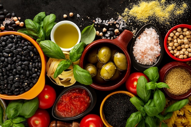 Voedselachtergrond Voedselconcept Met Diverse Lekkere Verse Ingrediënten Voor Koken. Italiaanse Food Ingredients. Uitzicht vanaf boven met kopie ruimte.